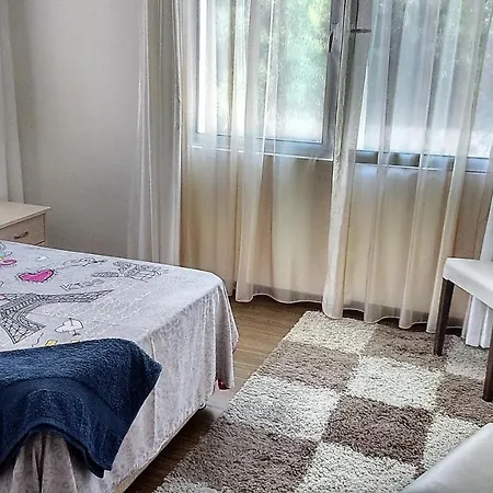 Nice Flat On Cyprus 凯里尼亚