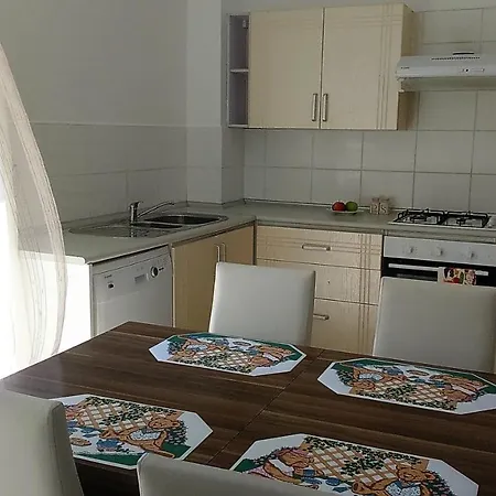 Nice Flat On Cyprus * 凯里尼亚