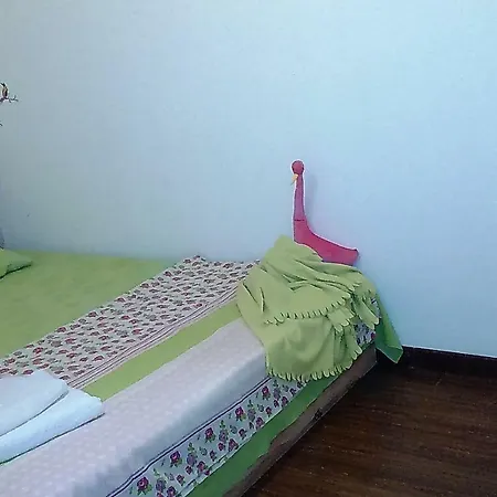 Nice Flat On Cyprus 凯里尼亚